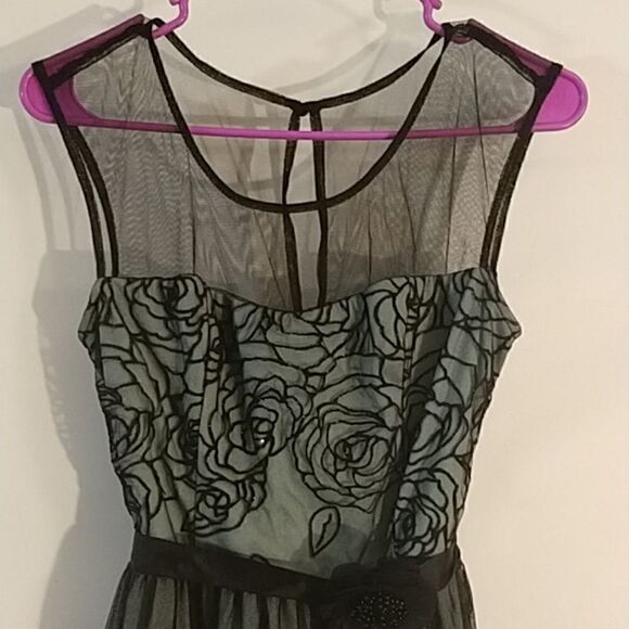 I.N. San Francisco Formal dress size 5 green with black lace (258) - Picture 3 of 6